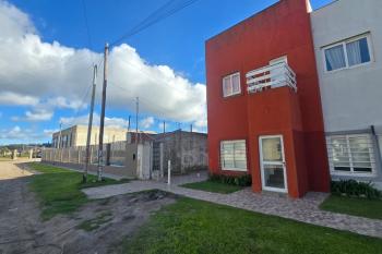 En venta. Departamento de tres ambientes ubicado a solo dos cuadras del mar - Santa Clara del Mar